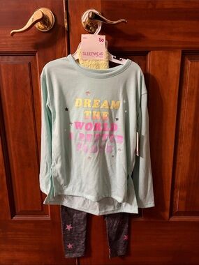 Girls Pajama Set with socks (size 6)